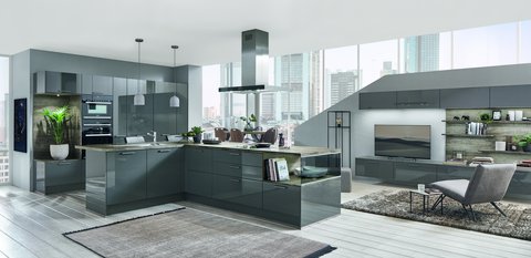 Moderne Wohnküche mit Hochglanzfronten Moderne Wohnküche mit Hochglanzfronten bei Ardland Küchen-Studio